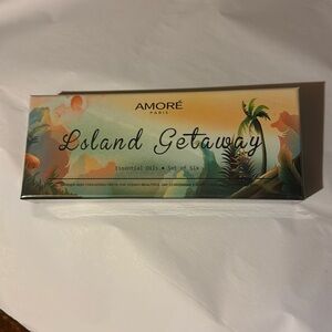AMORE PARIS Island Getaway ESSENTIAL OILS GIFT BOX OF 6 SCENTS. NWT